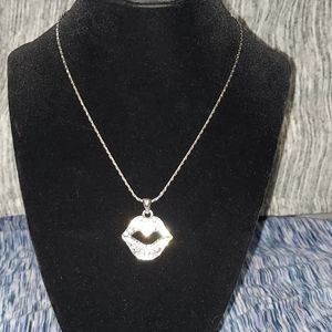Lips 💋 Necklace in silver color